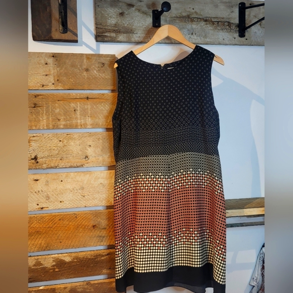 Harvey Benard Elegant Black and Red Patterned Dress - Picture 2 of 4